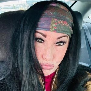 Meet your Posher, Dee